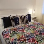 Attico Perla Marina Vista Mare Apartamento *